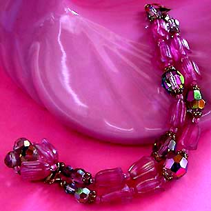 a beautiful vintage costume jewelry bracelet unsigned