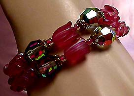 a beautiful vintage costume jewelry bracelet unsigned