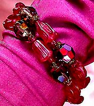 a beautiful vintage costume jewelry bracelet unsigned