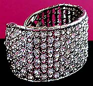 a beautiful vintage costume jewelry bracelet unsigned