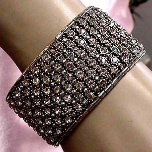 a beautiful vintage costume jewelry bracelet unsigned