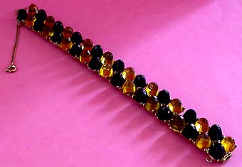 a beautiful vintage costume jewelry bracelet unsigned