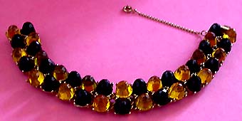 a beautiful vintage costume jewelry bracelet unsigned