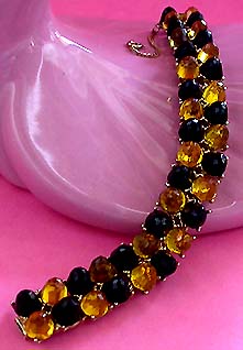 a beautiful vintage costume jewelry bracelet unsigned