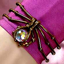 a beautiful vintage costume jewelry bracelet unsigned