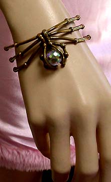 a beautiful vintage costume jewelry bracelet unsigned