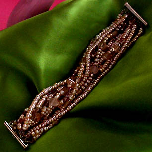 a beautiful vintage costume jewelry bracelet unsigned