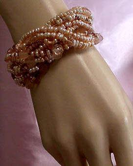 a beautiful vintage costume jewelry bracelet unsigned