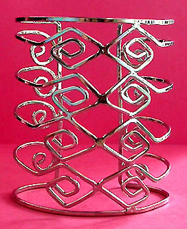a beautiful vintage costume jewelry bracelet unsigned