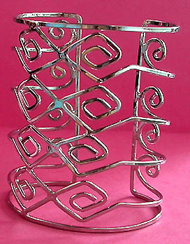 a beautiful vintage costume jewelry bracelet unsigned