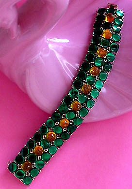 a beautiful vintage costume jewelry bracelet unsigned