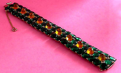 a beautiful vintage costume jewelry bracelet unsigned