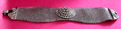 a beautiful vintage costume jewelry bracelet unsigned