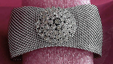 a beautiful vintage costume jewelry bracelet unsigned