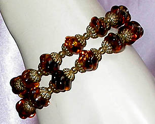 a beautiful vintage costume jewelry bracelet unsigned