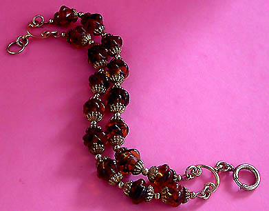 a beautiful vintage costume jewelry bracelet unsigned