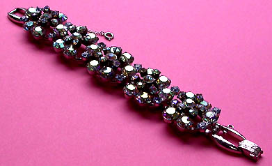 a beautiful vintage costume jewelry bracelet unsigned