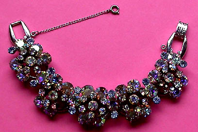 a beautiful vintage costume jewelry bracelet unsigned