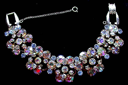 a beautiful vintage costume jewelry bracelet unsigned