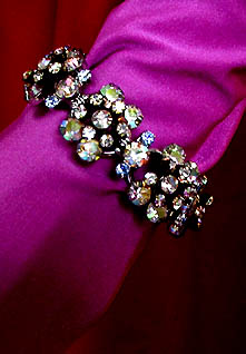 a beautiful vintage costume jewelry bracelet unsigned