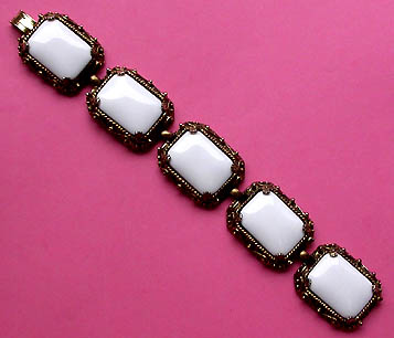 a beautiful vintage costume jewelry bracelet unsigned