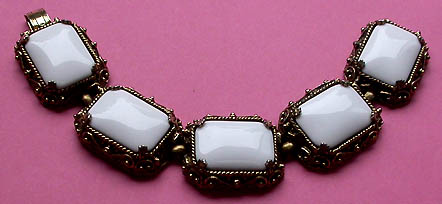 a beautiful vintage costume jewelry bracelet unsigned
