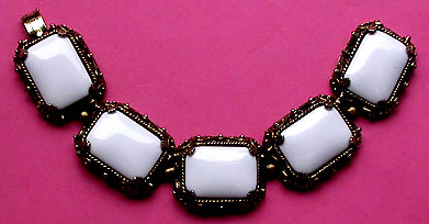 a beautiful vintage costume jewelry bracelet unsigned