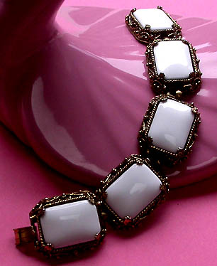 a beautiful vintage costume jewelry bracelet unsigned