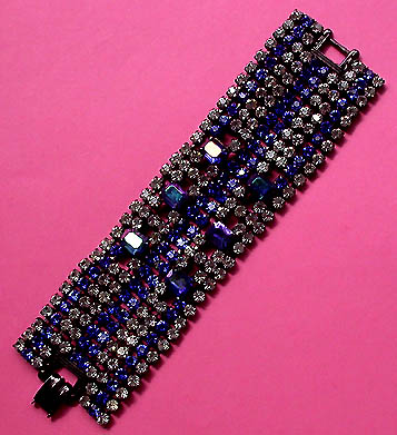 a beautiful vintage costume jewelry bracelet unsigned
