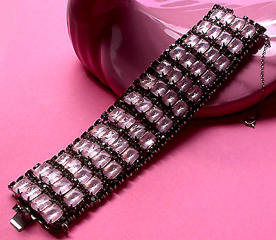 a beautiful vintage costume jewelry bracelet unsigned