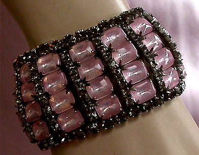 a beautiful vintage costume jewelry bracelet unsigned