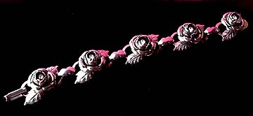 a beautiful vintage costume jewelry bracelet unsigned
