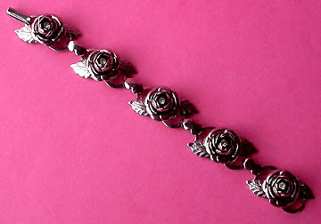 a beautiful vintage costume jewelry bracelet unsigned