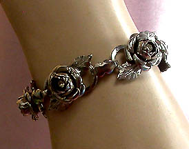 a beautiful vintage costume jewelry bracelet unsigned