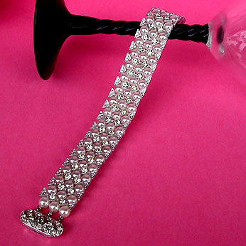 a beautiful vintage costume jewelry bracelet unsigned