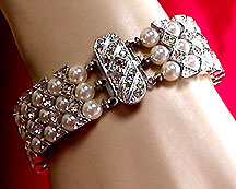 a beautiful vintage costume jewelry crystal rhinestone bracelet