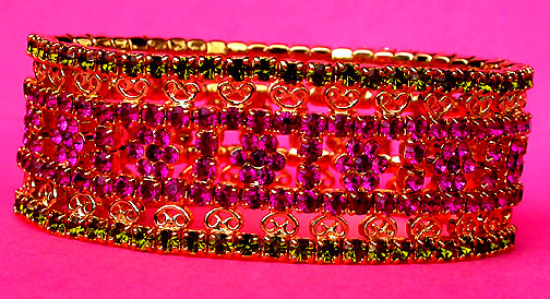 a beautiful vintage costume jewelry bracelet unsigned