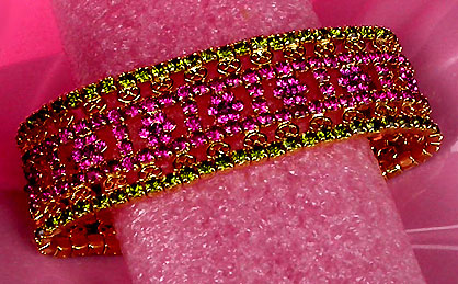 a beautiful vintage costume jewelry bracelet unsigned