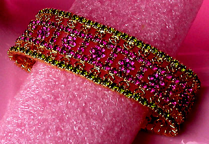 a beautiful vintage costume jewelry bracelet unsigned