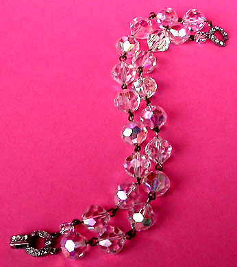 a beautiful vintage costume jewelry bracelet unsigned