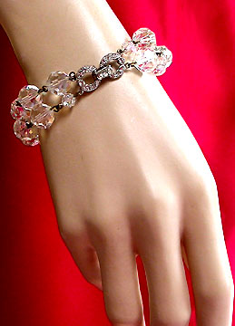 a beautiful vintage costume jewelry bracelet unsigned