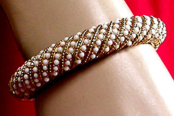 a beautiful vintage costume jewelry bracelet unsigned