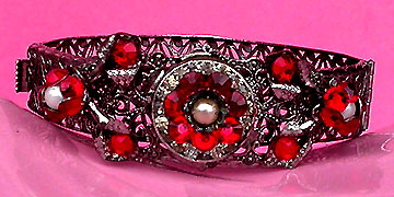 a beautiful vintage costume jewelry bracelet unsigned