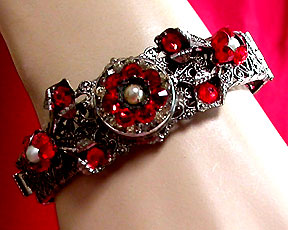 a beautiful vintage costume jewelry bracelet unsigned