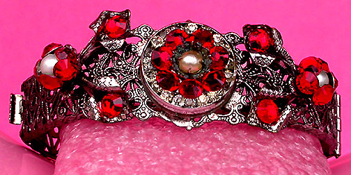 a beautiful vintage costume jewelry bracelet unsigned