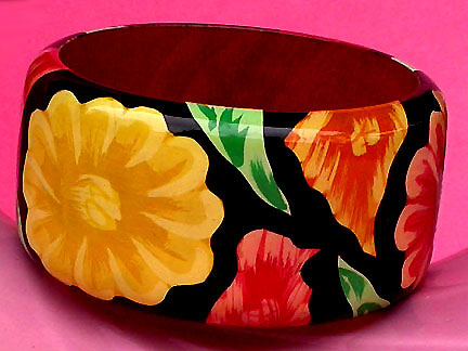 a beautiful vintage costume jewelry bracelet unsigned