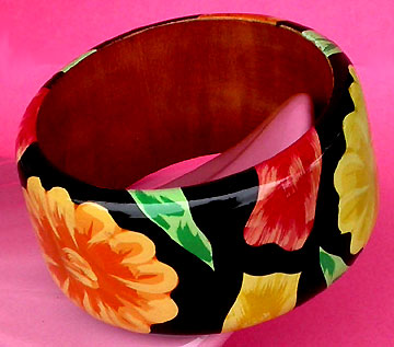a beautiful vintage costume jewelry bracelet unsigned