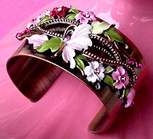 a beautiful vintage costume jewelry bracelet unsigned