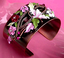 a beautiful vintage costume jewelry bracelet unsigned