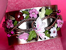 a beautiful vintage costume jewelry bracelet unsigned